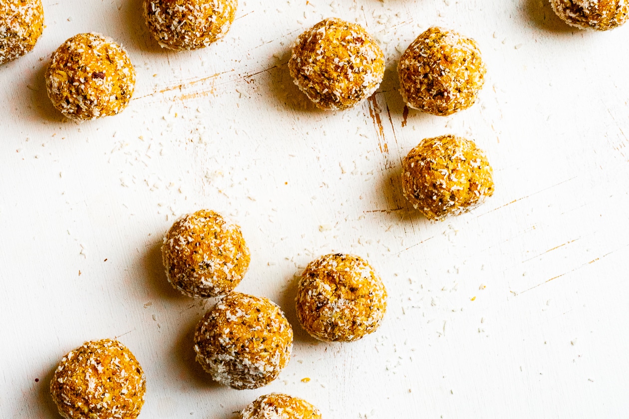 raw carrot cake bites